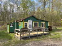 綠谷度假村湖畔新近翻修！小屋