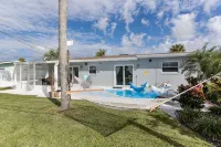 House in Melbourne With Pool - Private Pools