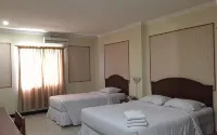 Hotel Madinah - parking