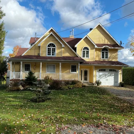 Magnifique Chalet sur le Bord de L'eau à 20 Minutes du Mont Orford et Magog