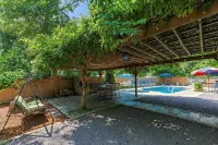 SAL's Place