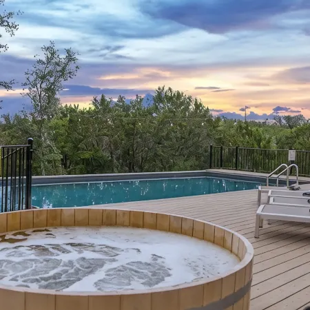 Spicewood Lodge w/Pool, HotTub