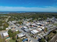 Renovated Bungalow 1 Block from Downtown Seneca! 7 miles from Clemson! 세네카 호텔