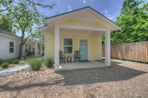 The Grove-C with Hot Tub - Walk to Main Street - 3-Star