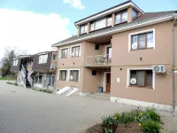 Premont Studios Ghimbav Hotel di 