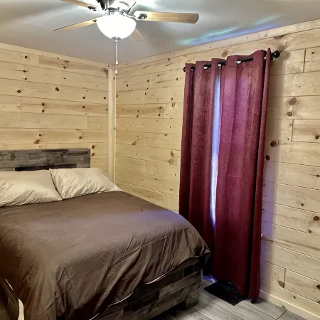 House 300 yards from Lake Logan! A few miles from Hocking Hills State Park!