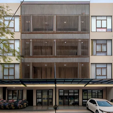 Urbanview Hotel Cengkareng Jakarta by RedDoorz Отели рядом с достопримечательностью «Мол Таман Палем»