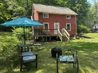 Bear Cub Barn, Bolton Landing Hotels in Bolton
