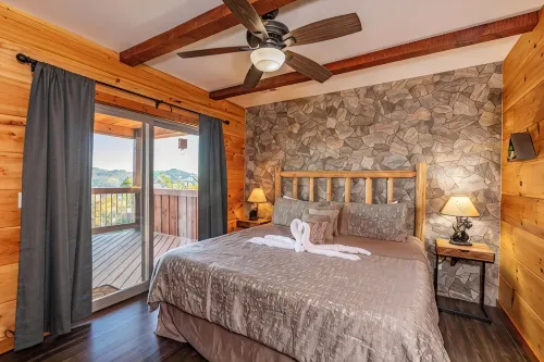 Gatlinburg Luxury Great Mountain, Views Hot Tub, Pool Table Air Hockey, Fire Pit - Private Pools