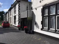 OYO Firs Lodge London Heathrow - 3-Star