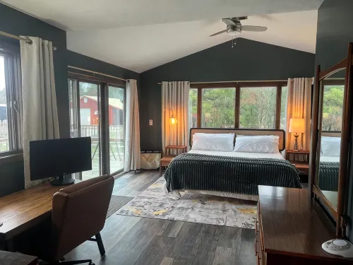 Easy access to ORV trails, trailer parking, fenced-in yard for Fido! - 民宿