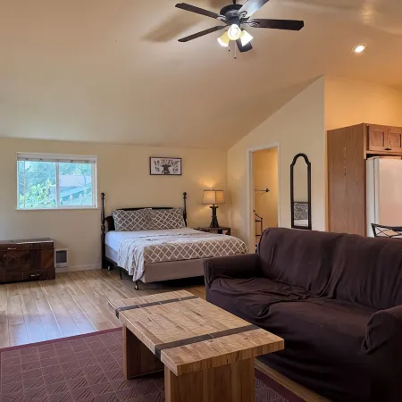 Beautiful RIVERFRONT studio apartment close to Glacier National Park!