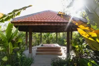 Farmhouse Resort & Spa - parking