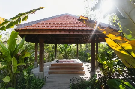 Farmhouse Resort & Spa