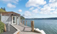 Waterfront Studio Apartment. Perfect for work or play. - 4-Star