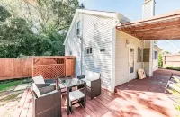 New-Winter of 1947 Cottage-Charming Home with a relaxing backyard. Sleeps 6 - Homestays