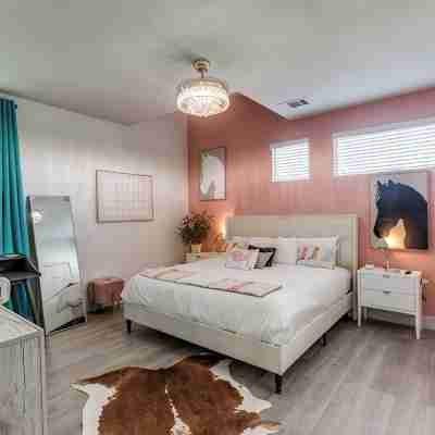 The Q - Austin Spa, Sauna, Gym, Backyard 7 Bed UT Home Atx Rooms