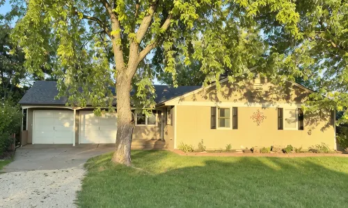 Unwind in Tranquility: Stunning Lake Views on Tuttle Creek Lake, Manhattan - Boutique