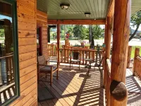 Mountain Peaks Inn, ELKHORN MOUNTAIN SUITE, Downtown Hill City - Hytter
