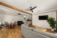 Circle Overlook-Private Downtown apartment