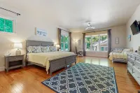 Luxury Estate–Pool, Pool House, Theater, Game Room, Putting Green–Steps to Beach - Wifi