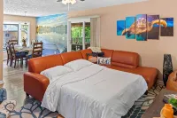 Quiet Lake Anna Rental-4Min Walk! King Bed/Game Barn/Fire Pits/Dock - Homestays