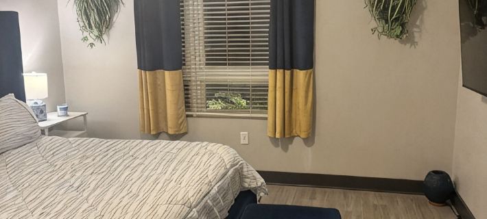Luxury 2 bedroom 2 full bathroom apartment across from the waterfront! Hotels in Clark County