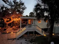 Island Getaway•Beach House•Dock•Pet Friendly•Little Gasparilla Island, WiFi Hotels in Placida