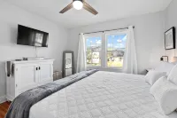 Charming 3-bedroom house with WiFi, AC in beautiful Hendersonville