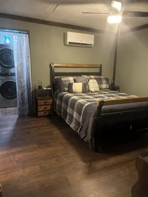 Feisty Ranch Farm Retreat - Private and charming 2-bedroom on 15 acres - 2성급