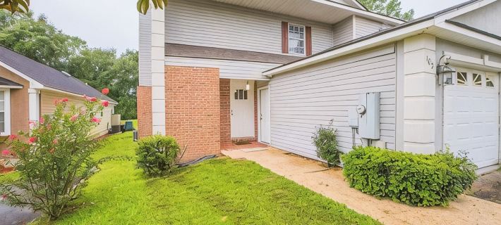 Stylish and Spacious Townhouse overlooking Andrews Lake Hotele w: Thomas County