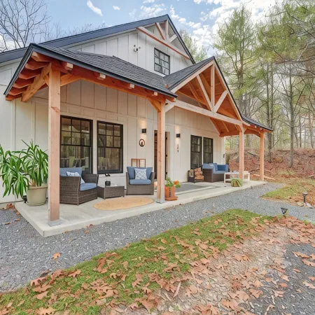 Secluded Coastal Home and Cottage: Peaceful Nature Escape 3 Minutes to the Beach