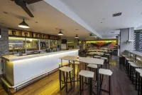 ROYAL BAY MAKASSAR - bar