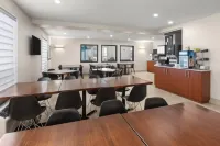 Super 8 by Wyndham Trois-Rivieres - 2-Star