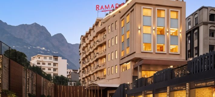 Ramada by Wyndham Katra Station Road Các khách sạn ở Katra
