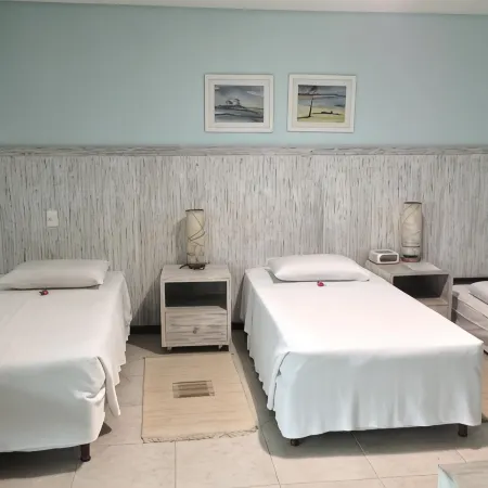 Farol de Itapuã Praia Hotel Отели рядом с достопримечательностью «Пляж Итапуа»