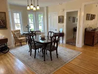 Loaded Kitchen • Sleeps 6, Seats 10 • Walk to Dining • 15 Min to Stowe Mountain - 公寓