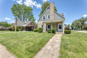 King Bed - Full Kitchen! 1.5 Blocks to Ims and Only 5 Miles to Downtown!