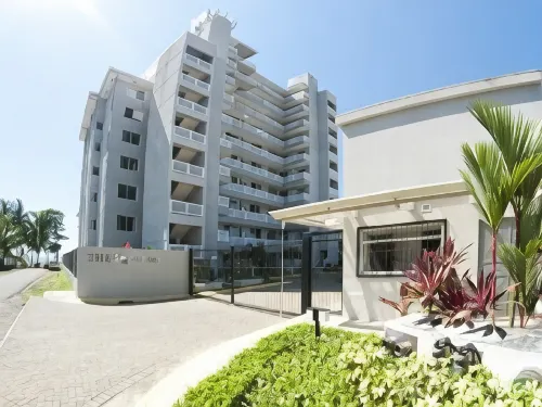 Beautiful Beach Front Condo Sleeps 5, Rare Opportunity for Christmas