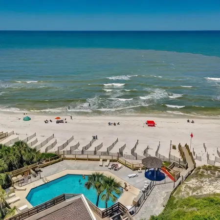 Comfy family friendly house, short stroll to the beach!