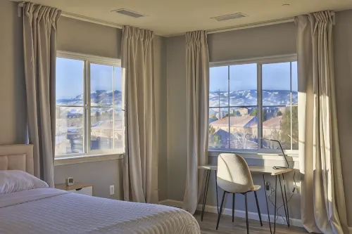 Stylish and Bright Home with City, Mountain and Valley Views - balcony