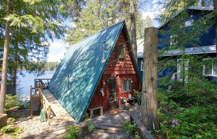 Beautiful Waterfront Hideaway at Sacheen Lake