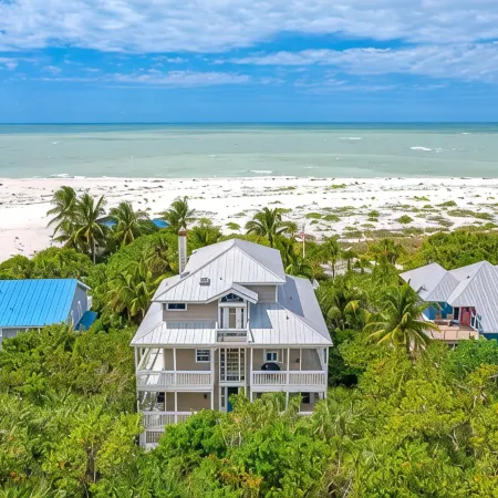 BEACHFRONT, HEATED POOL, KAYAKS/SUP, LANAI W/ GULF VIEWS, 85' DOCK, 2 GOLF CARTS Hotele w: Captiva