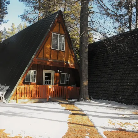 Eagle Crater Lake Inn