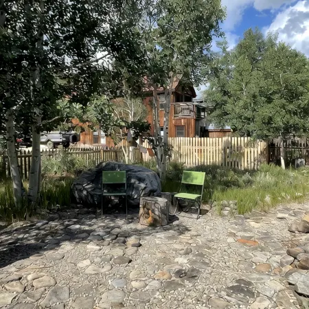 Centrally located, Quiet Neighborhood, 3 Minute Walk to Restaurants and Shops ✨