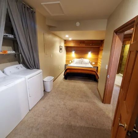 Cozy Downtown Guesthouse