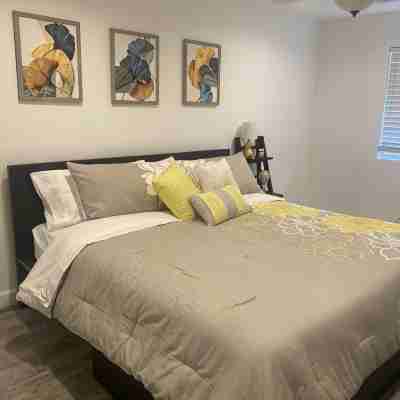 Cozy condo for rent 3 minutes from the beach! Rooms