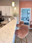 Good Vibes 2-Bedroom Apartment in Waukee - Central Location & Modern Comforts - Homestays