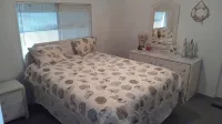 Renovated,clean,comfortable,trailer on canal with Lake Okeechobee access. - Bintang 2