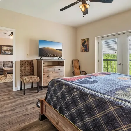 Stay Near the Strip, One Minute Off Parkway with Sensational Views.